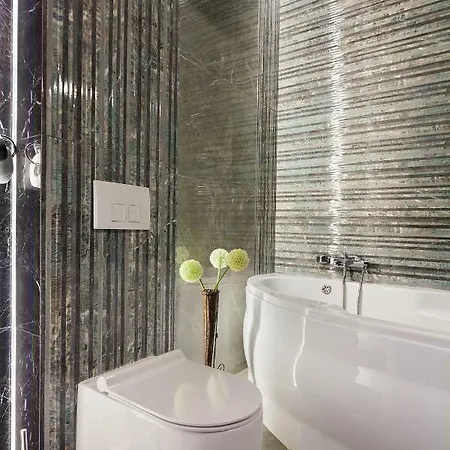 Delux Leopolli Near Shopping Mall Forum Apartment Lviv