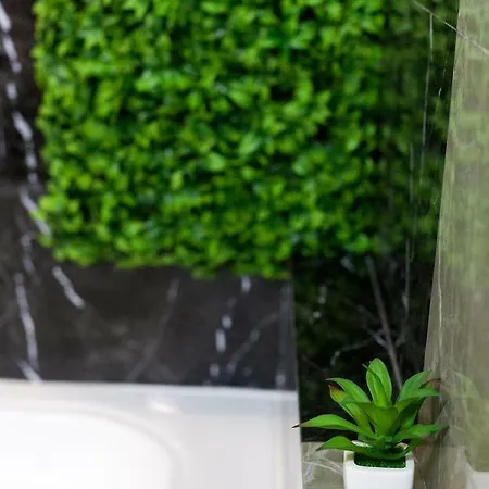 Апартаменти Delux Leopolli Near Shopping Mall Forum *