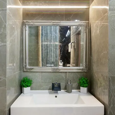 Delux Leopolli Near Shopping Mall Forum Львів